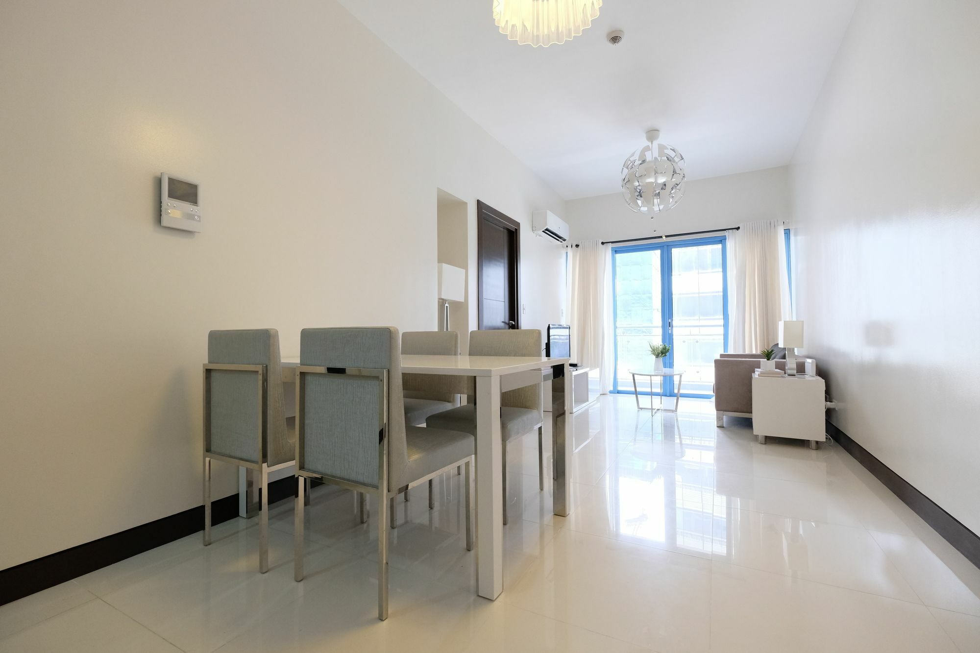 Csuites At Two Central Residences マカティ エクステリア 写真