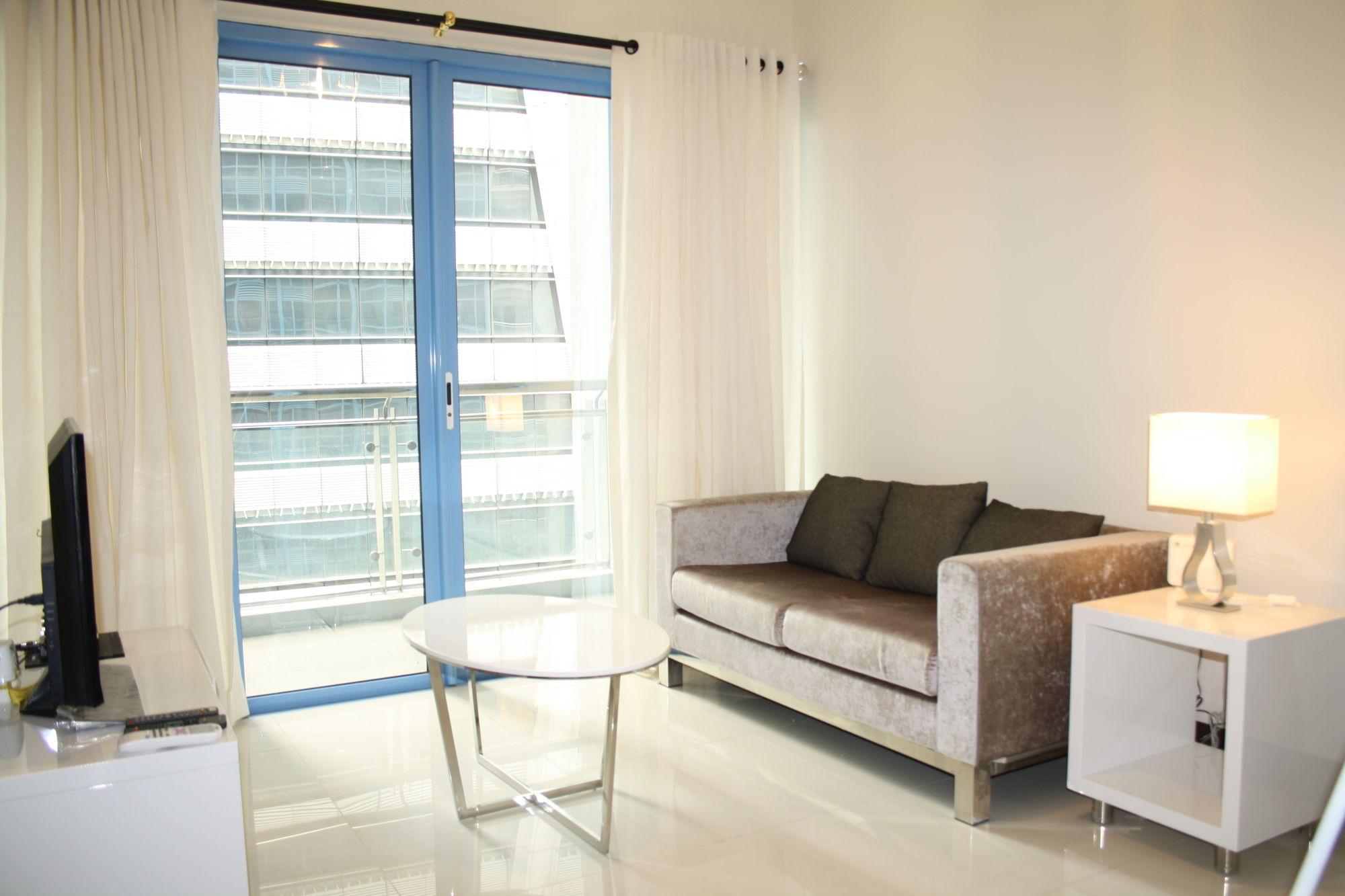 Csuites At Two Central Residences マカティ エクステリア 写真