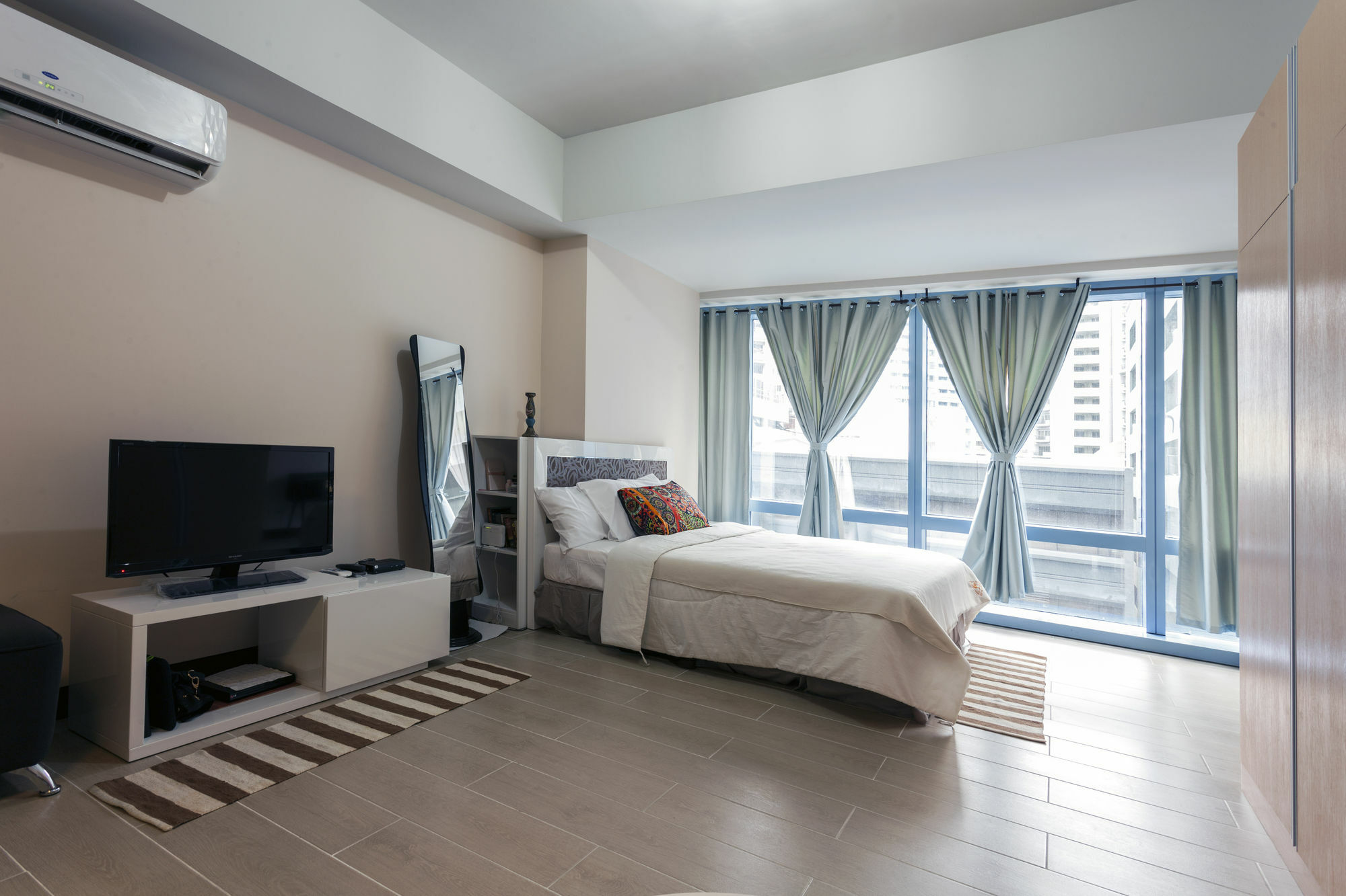 Csuites At Two Central Residences マカティ エクステリア 写真