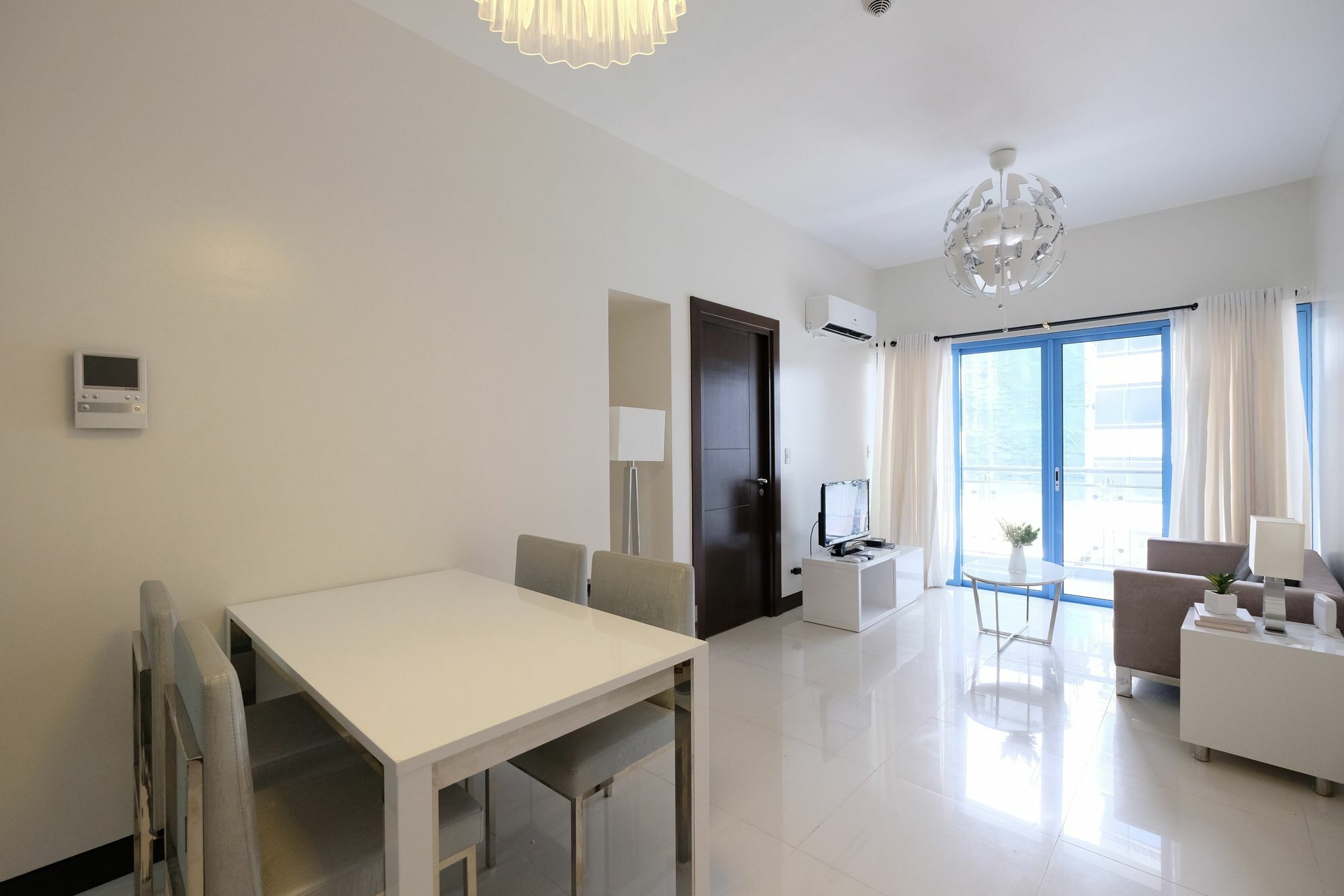 Csuites At Two Central Residences マカティ エクステリア 写真