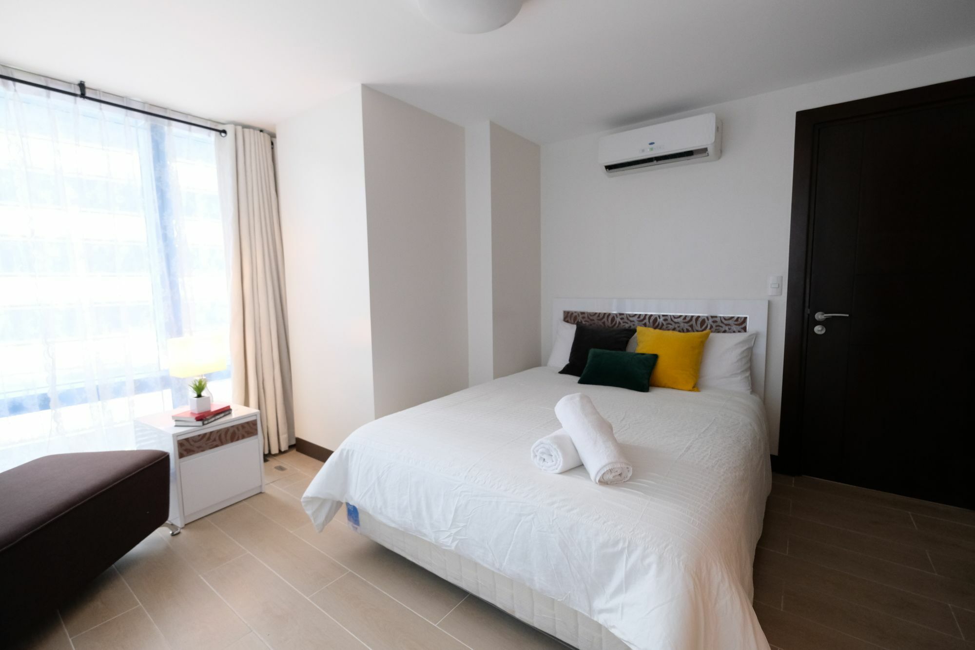 Csuites At Two Central Residences マカティ エクステリア 写真