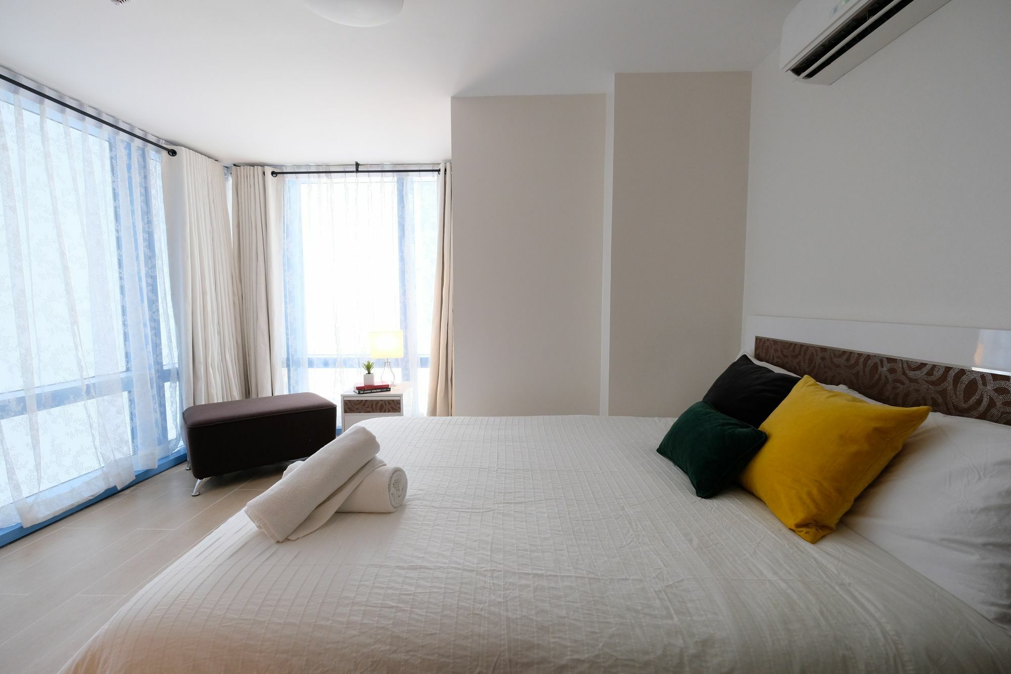 Csuites At Two Central Residences マカティ エクステリア 写真