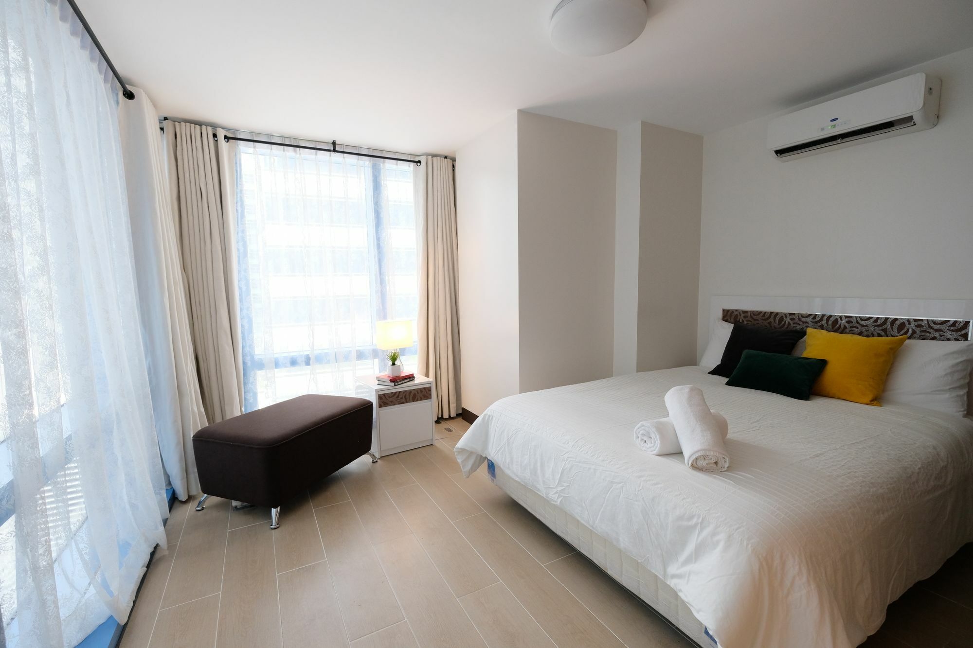 Csuites At Two Central Residences マカティ エクステリア 写真